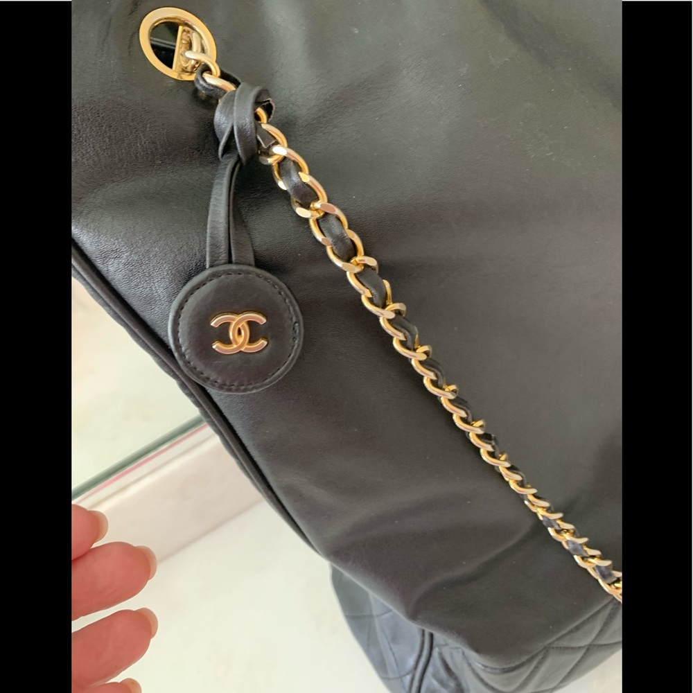 CHANEL authentic tote large